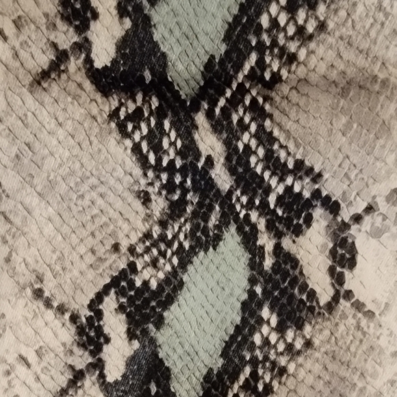 Stretch Pants Snake Design - Picture 6 of 8